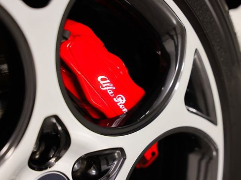 Used 2024 Alfa Romeo Tonale Ti w/ Premium Interior Package image 12