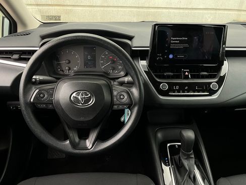 Used 2025 Toyota Corolla LE image 13