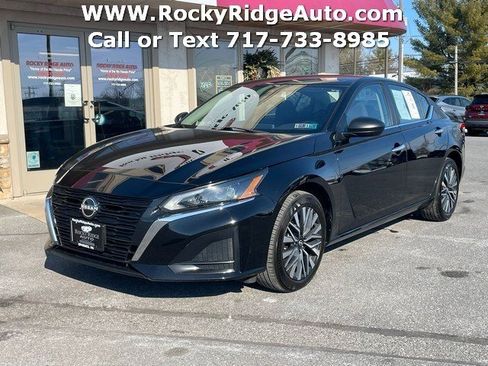 Used 2024 Nissan Altima 2.5 SV image 3