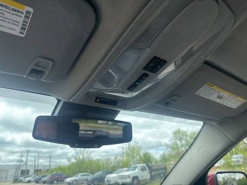 Used 2017 Chevrolet Equinox LT FWD image 16