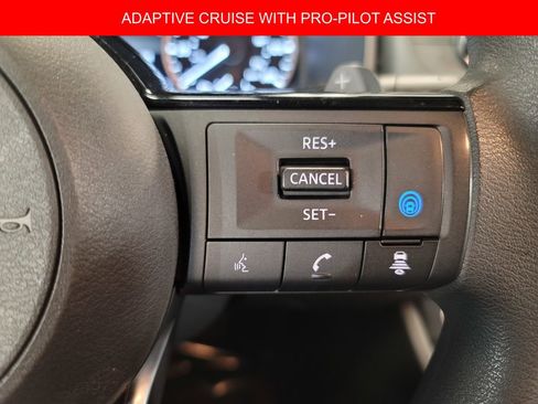 Used 2023 Nissan Rogue SV image 12