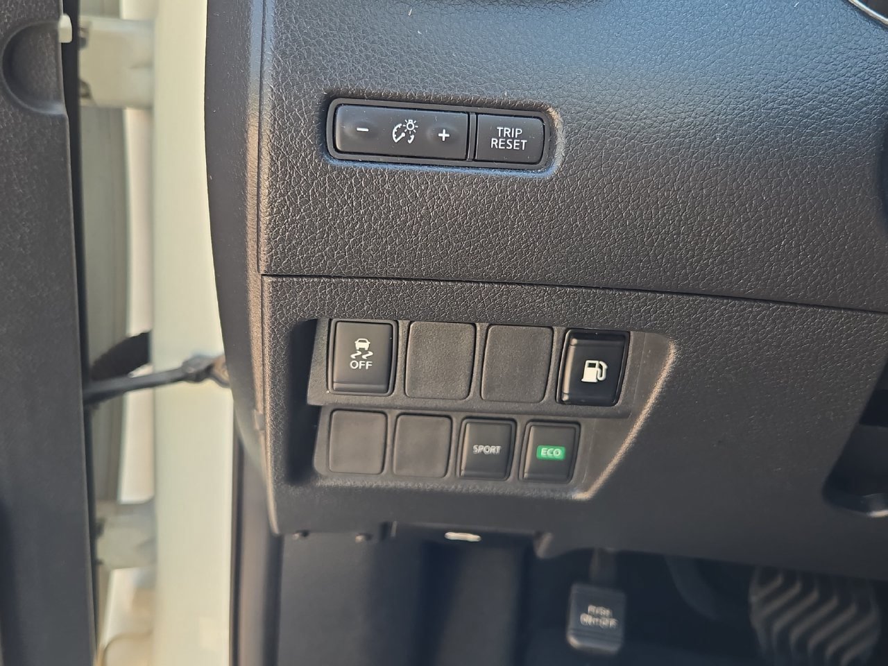 Used 2018 Nissan Rogue S FWD image 13