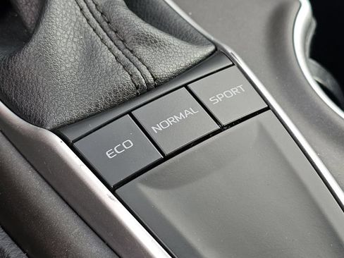 Used 2024 Toyota Camry LE FWD image 9