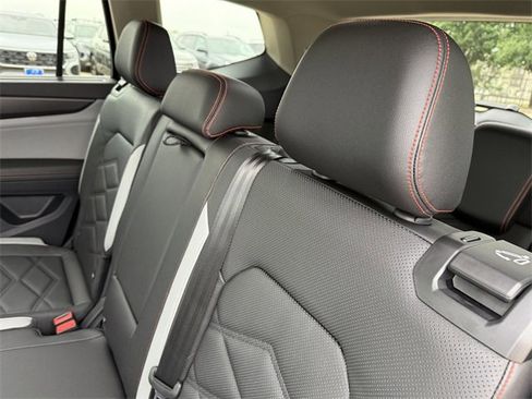 Certified 2025 Volkswagen Atlas Peak Edition SE image 24