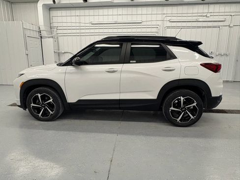 Used 2021 Chevrolet TrailBlazer RS w/ Technology Package FWD image 9