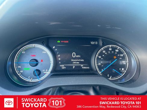 Used 2023 Toyota Venza LE image 1