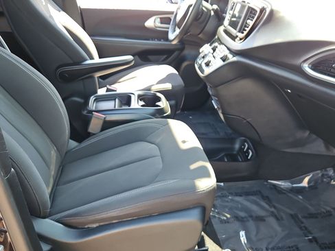 Used 2018 Chrysler Pacifica Touring Plus w/ S Appearance Package FWD image 25