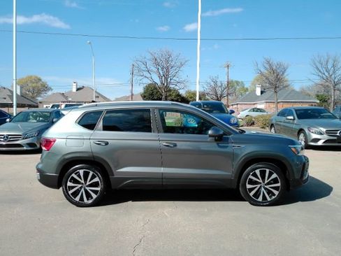 Used 2022 Volkswagen Taos SE image 5