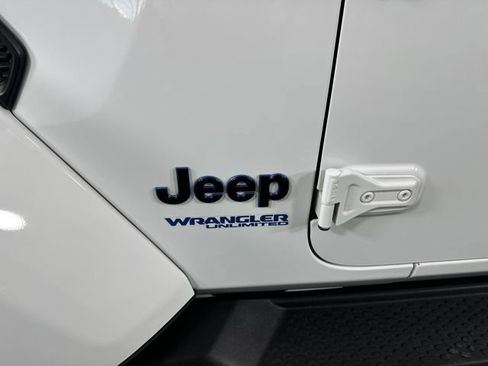 Used 2021 Jeep Wrangler Unlimited Sahara image 10