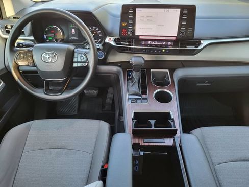 Used 2024 Toyota Sienna LE FWD image 26