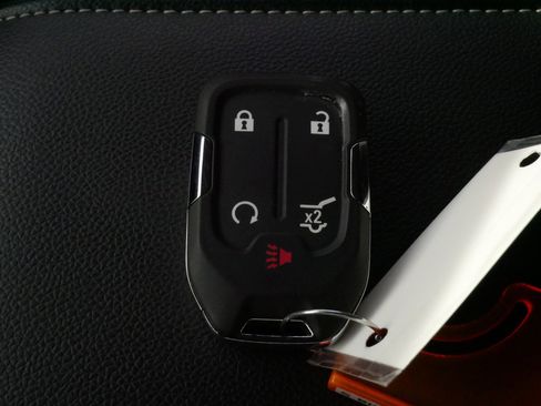 Used 2023 GMC Acadia SLT w/ Preferred Package image 32