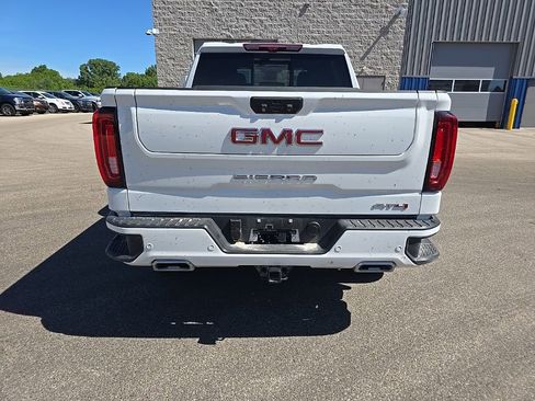 Used 2025 GMC Sierra 1500 AT4 w/ Technology Package AWD/4WD image 5