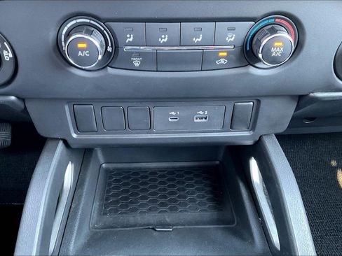 Used 2024 Nissan Frontier SV image 36