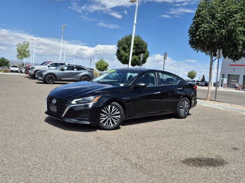 Used 2024 Nissan Altima 2.5 SV FWD image 1