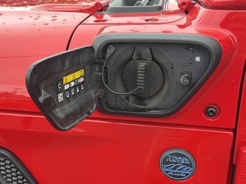 Used 2025 Jeep Wrangler Unlimited Sahara AWD/4WD image 28
