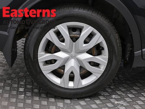 Used 2022 Toyota C-HR Limited FWD image 29