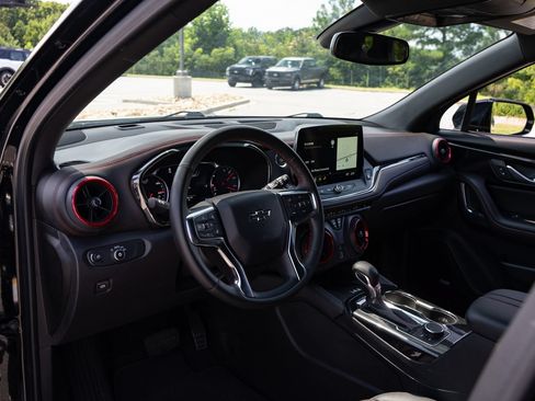 Used 2025 Chevrolet Blazer RS FWD image 13