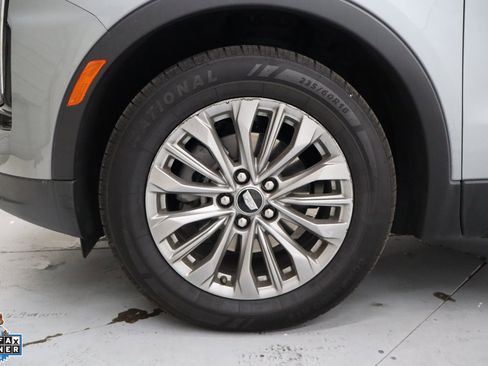 Used 2025 Cadillac XT4 Premium Luxury FWD image 9