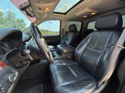 Used 2009 GMC Sierra 2500 SLT w/ Entertainment Package AWD/4WD image 14
