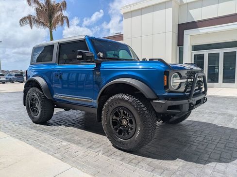 Used 2021 Ford Bronco First Edition AWD/4WD image 3