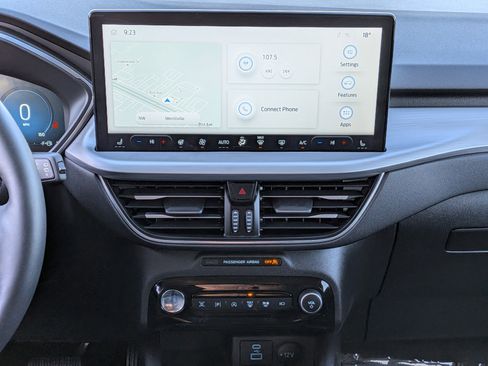 Used 2023 Ford Escape Platinum image 3