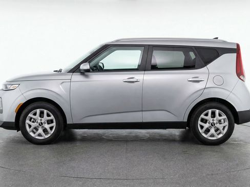Used 2025 Kia Soul LX w/ LX Technology Package FWD image 5