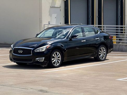 Used 2016 INFINITI Q70 3.7 AWD/4WD image 3