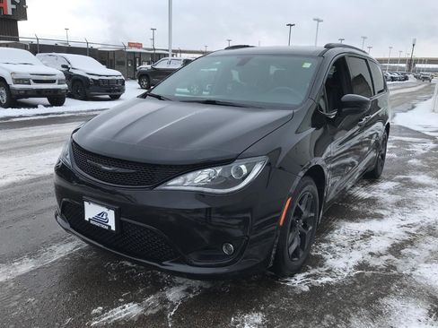 Used 2018 Chrysler Pacifica Touring-L w/ Premium Audio Group image 12