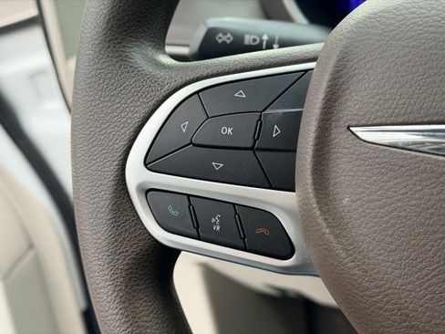 Used 2018 Chrysler Pacifica Touring Plus image 9