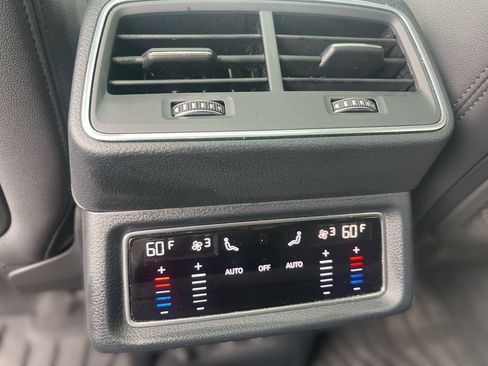 Used 2022 Audi e-tron Premium AWD/4WD image 24