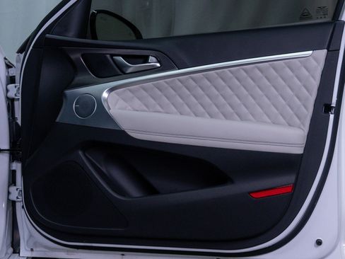 Used 2025 Genesis G70 3.3T Advanced image 9