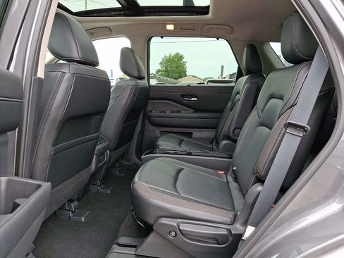 Certified 2023 Nissan Pathfinder SL w/ SL Premium Package AWD/4WD image 10
