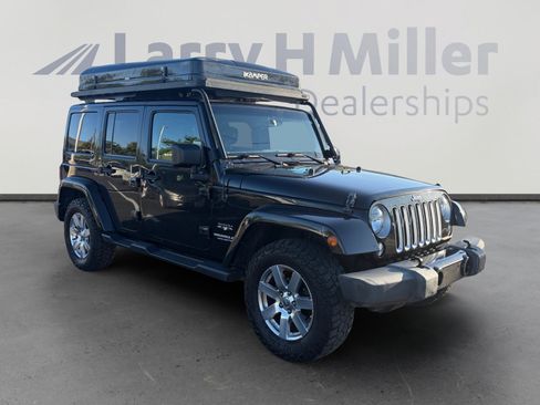 Used 2016 Jeep Wrangler Unlimited Sahara w/ Connectivity Group AWD/4WD image 7