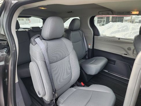 Used 2023 Toyota Sienna XLE image 16