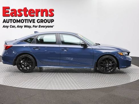 Used 2025 Honda Civic Sport image 4