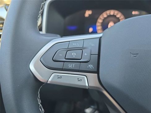 New 2026 Volkswagen Taos SE image 22