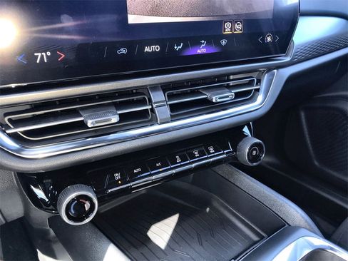 New 2026 Chevrolet Equinox EV LT image 17