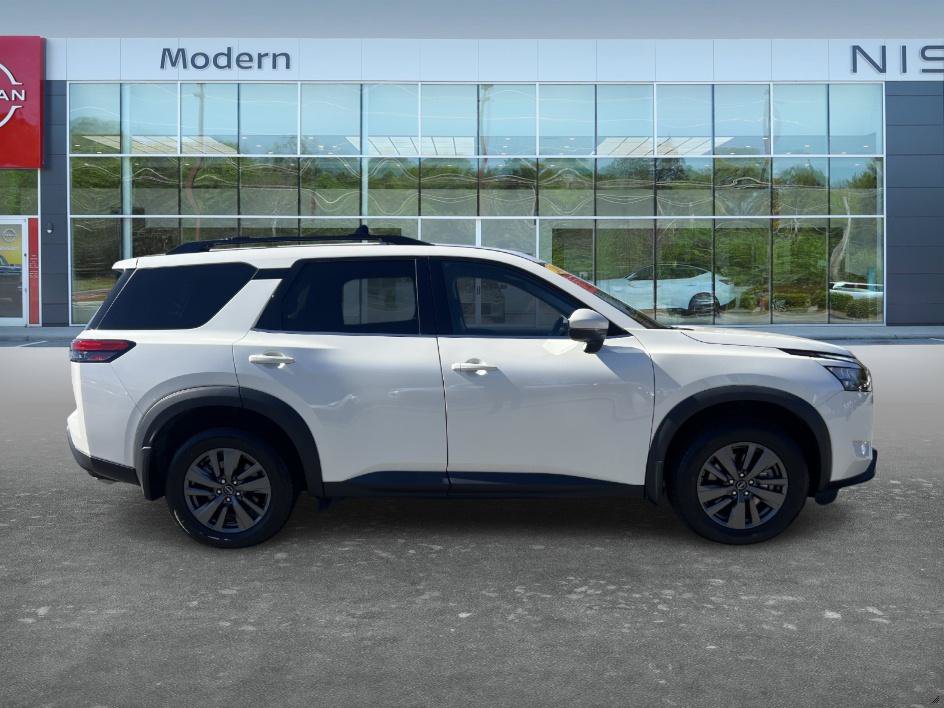 Certified 2024 Nissan Pathfinder SV FWD image 4