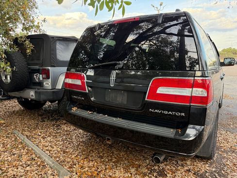 Used 2014 Lincoln Navigator 4WD image 6