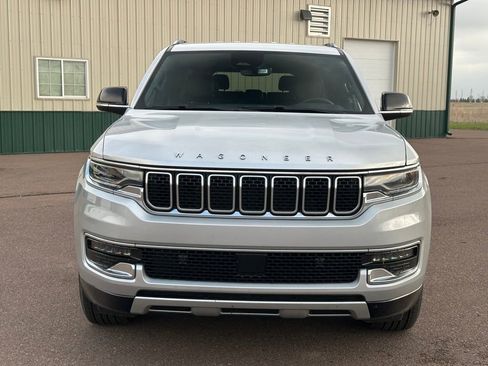 Used 2024 Jeep Wagoneer L Series II w/ Flexible Seating Group AWD/4WD image 36