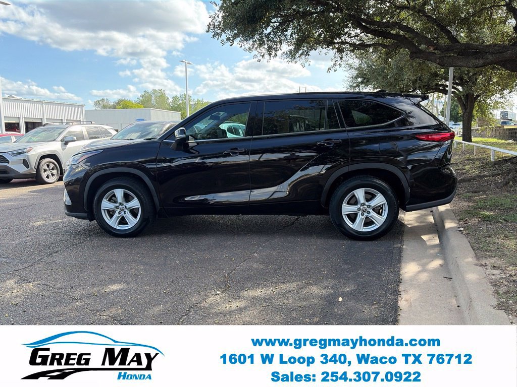 Used 2021 Toyota Highlander LE FWD image 4