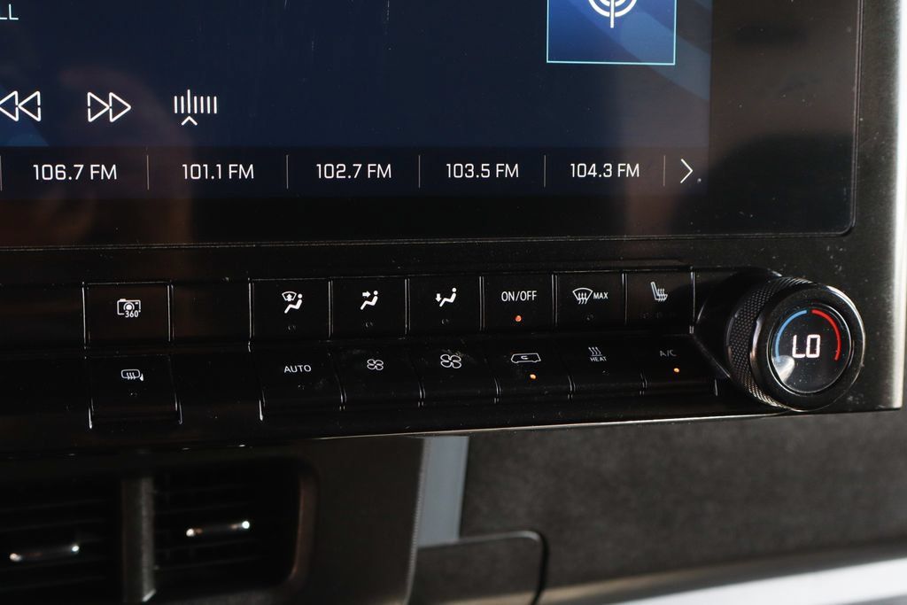 Used 2024 Chevrolet Brightdrop 600 w/ Commercial Equipment Package AWD/4WD image 29