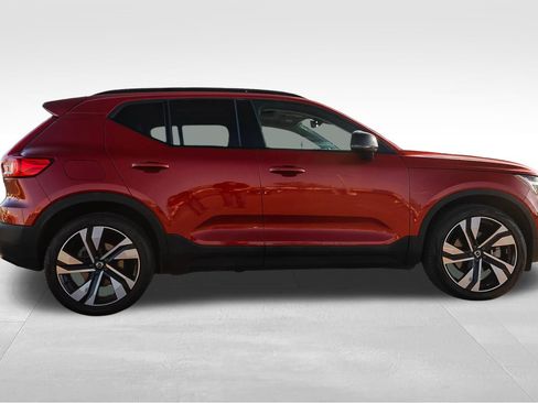 Used 2023 Volvo XC40 B5 Ultimate w/ Protection Package Premier image 4