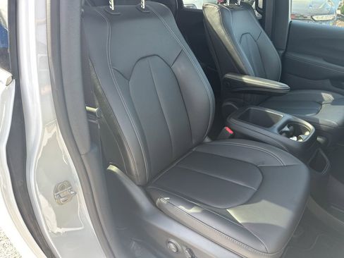 New 2026 Chrysler Pacifica Select image 56