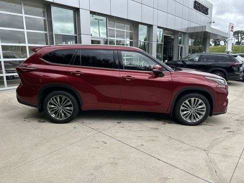 Used 2021 Toyota Highlander Platinum AWD/4WD image 9