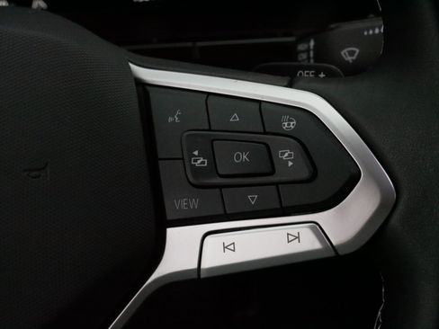 Certified 2025 Volkswagen Atlas SE image 25