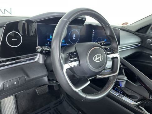 Used 2024 Hyundai Elantra Limited image 28