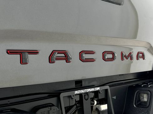 Used 2016 Toyota Tacoma SR5 w/ Towing Package RWD image 38