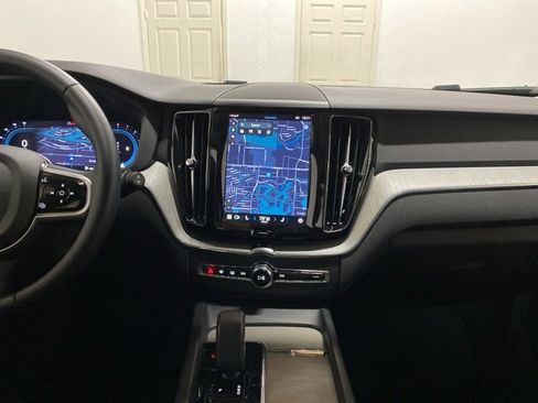 Used 2025 Volvo XC60 B5 Plus image 14