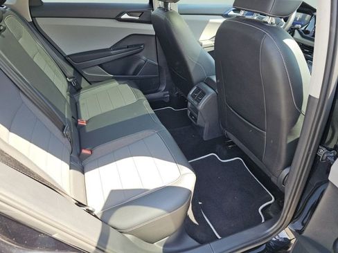Used 2023 Volkswagen Taos SE w/ Panoramic Sunroof Package AWD/4WD image 5